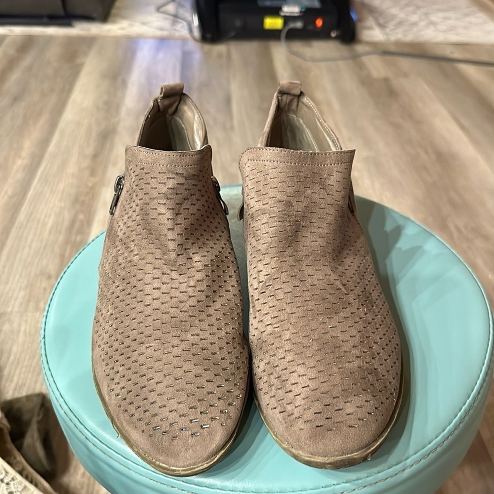 Torrid women ankle boots. Taupe, perforated, Size 11